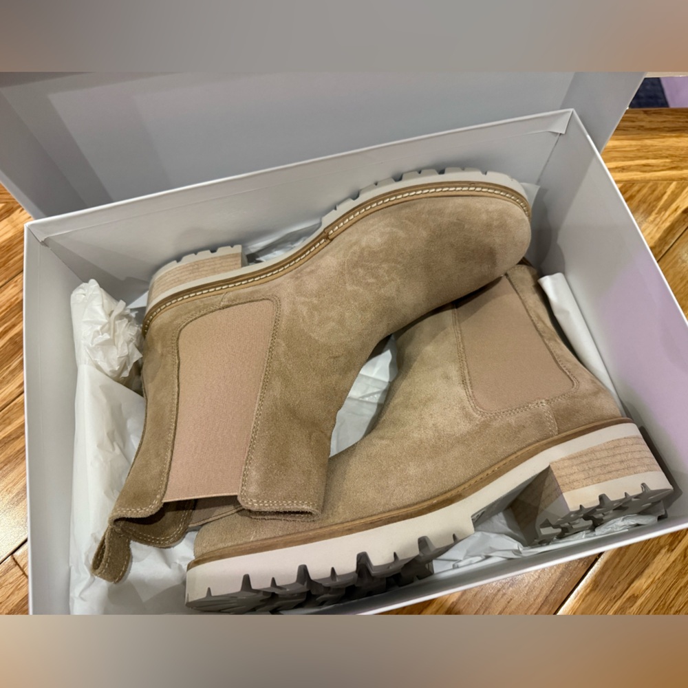 La Canadienne Carlo Suede Bootie, waterproof, wheat color, Size 9